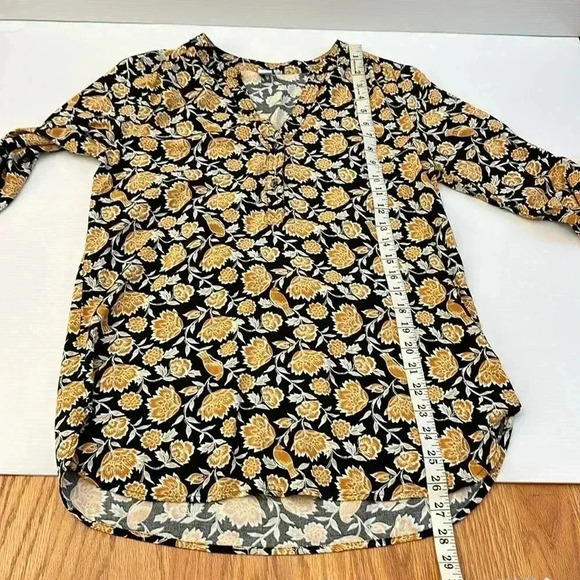 Old Navy Black Gold Long Sleeve V-Neck Bird Peasant Style Blouse Size Medium - Picture 7 of 7